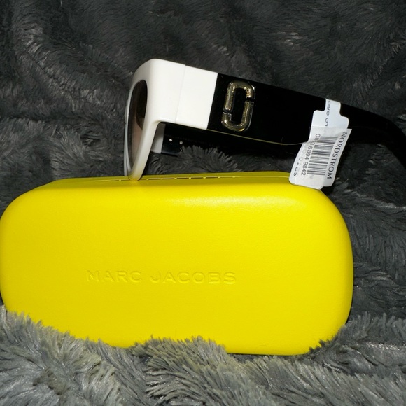 Marc Jacobs Sunglasses - Picture 3 of 4
